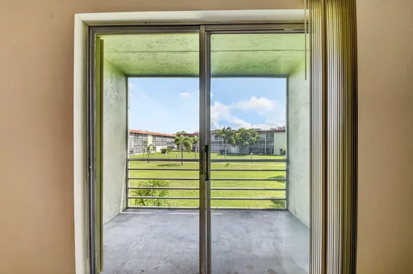 $79,997 | 3300 Springdale Boulevard, Unit 208, Palm Springs, FL 33461
