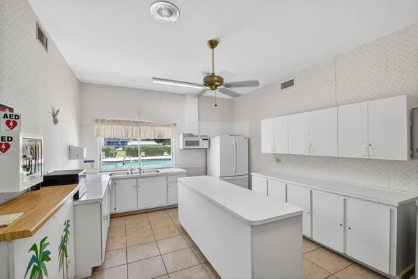 $79,997 | 3300 Springdale Boulevard, Unit 208, Palm Springs, FL 33461