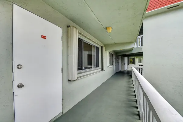 $79,997 | 3300 Springdale Boulevard, Unit 208, Palm Springs, FL 33461