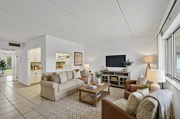 $79,997 | 3300 Springdale Boulevard, Unit 208, Palm Springs, FL 33461