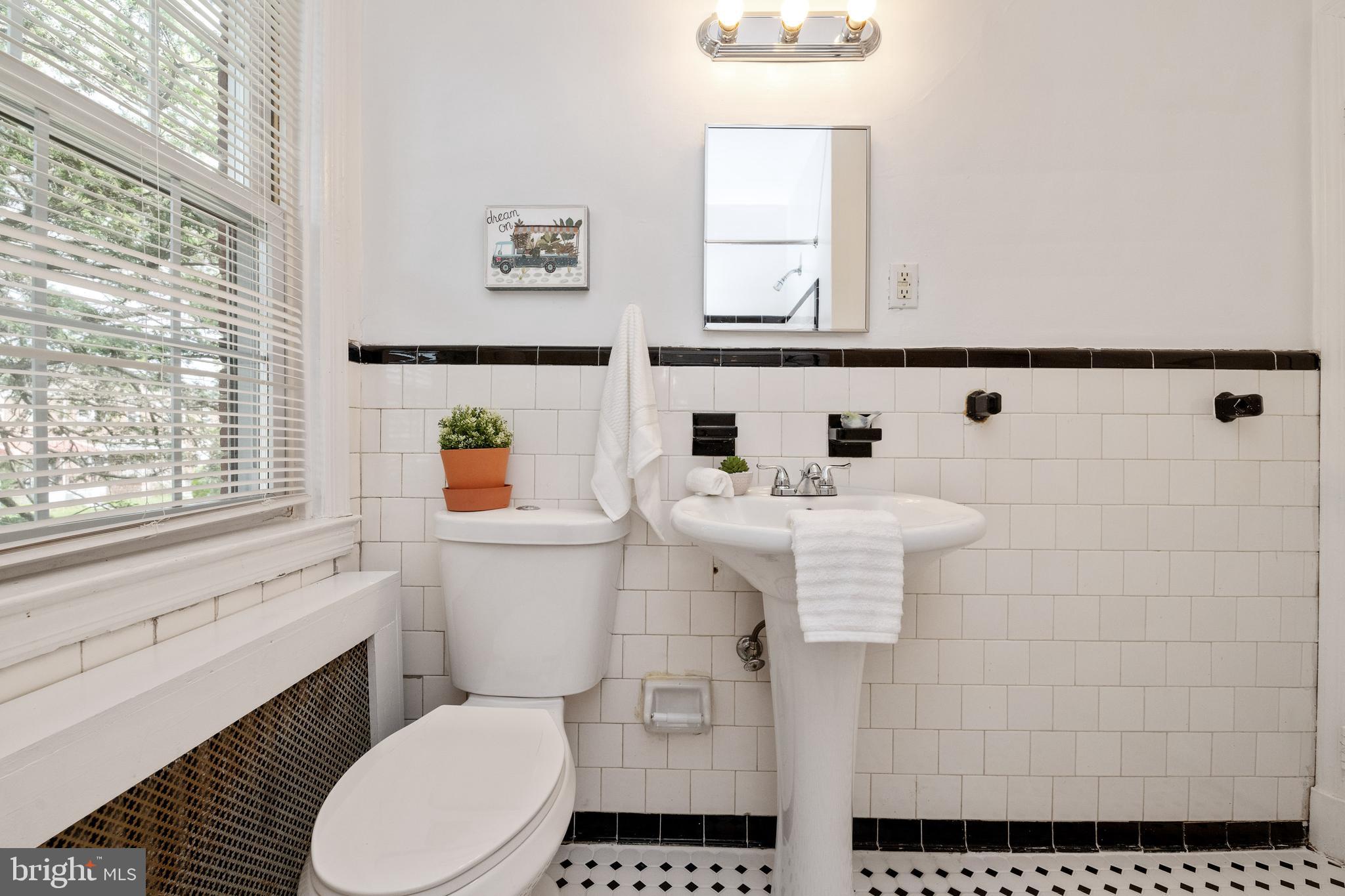 1613 Northgate Road Baltimore, MD 21218 - Photo 27 of 34