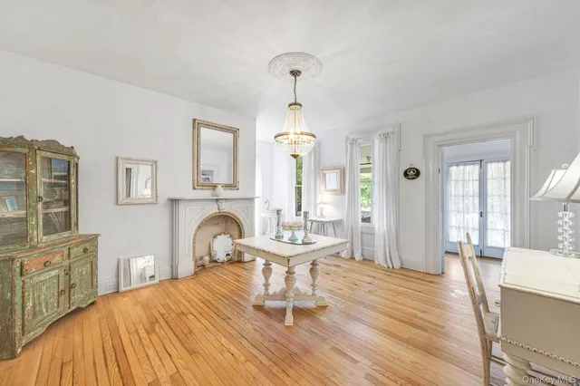 $975,000 | 45 Shore Road, East Setauket, NY 11733