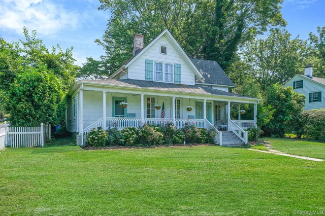 $975,000 | 45 Shore Road, East Setauket, NY 11733