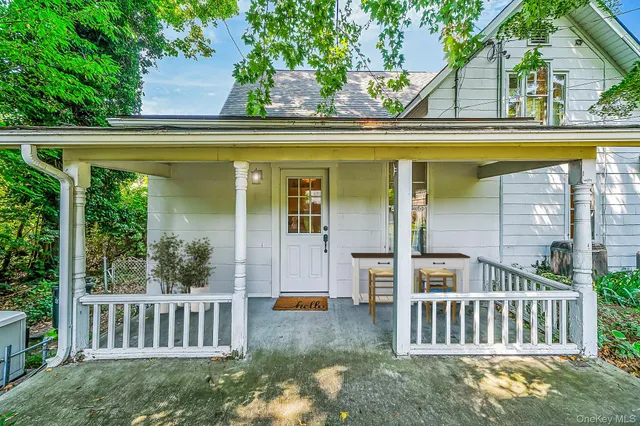 $975,000 | 45 Shore Road, East Setauket, NY 11733