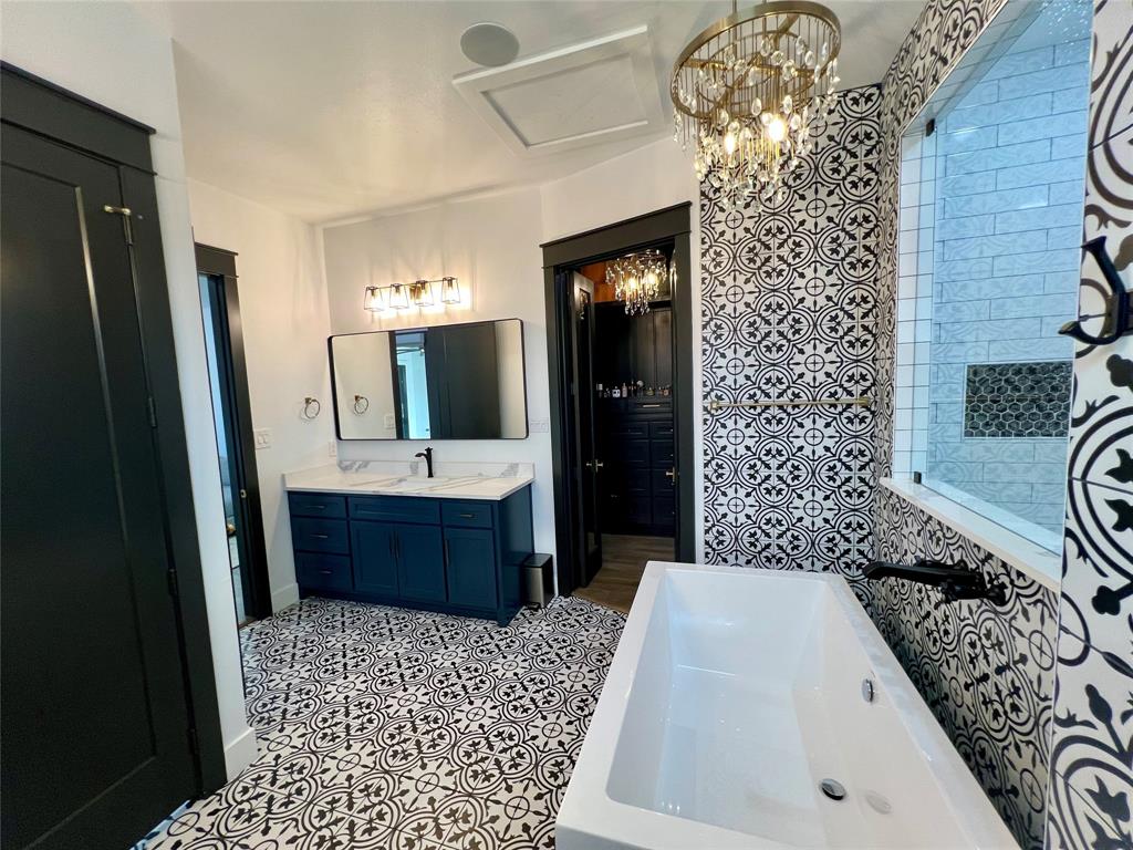 613 Wildcat Way Kennedale, TX 76060 - Photo 21 of 38 Full bathroom