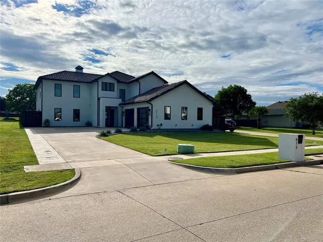$1,350,000 | 613 Wildcat Way, Kennedale, TX 76060