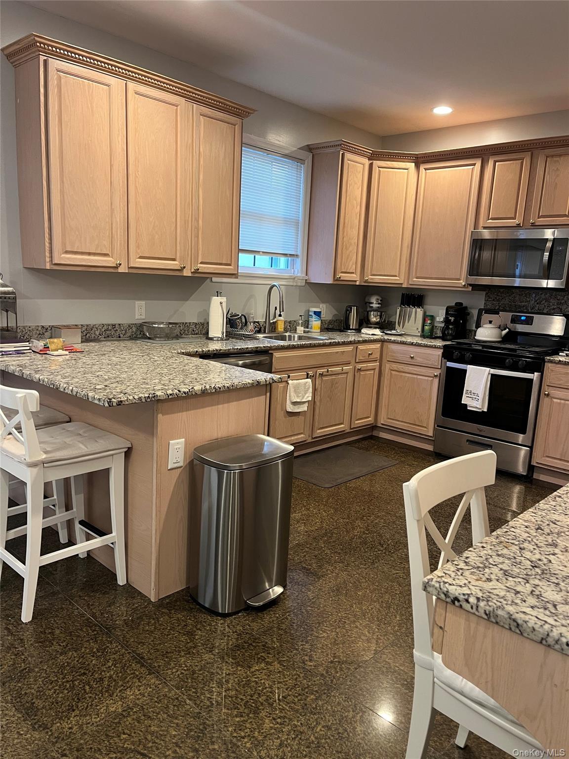 7809 Shore Road Port Washington, NY 11050 - Photo 6 of 9