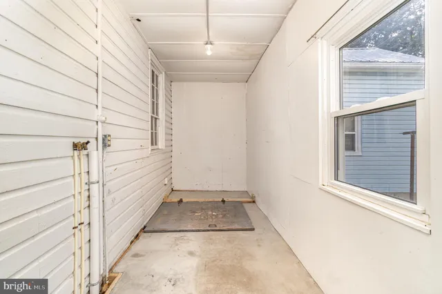 a view of house with yard and garage