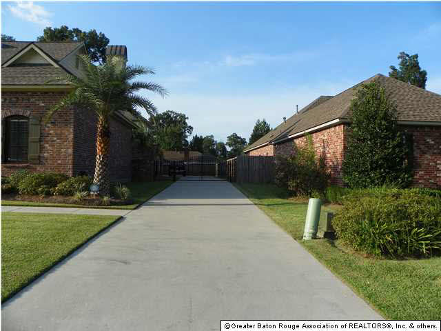 15903 Parkside Court Baton Rouge, LA 70817 - Photo 3 of 32 Gallery Image 3