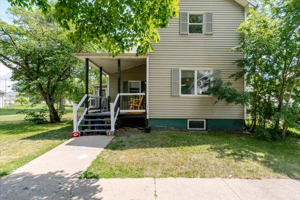 $199,900 | 340 West 1st Street, El Paso, IL 61738