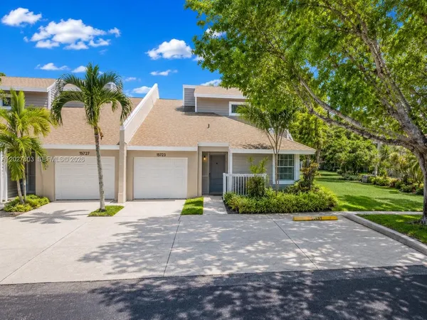 $460,000 | 15723 Woodgate Place, Unit E, Sunrise, FL 33326
