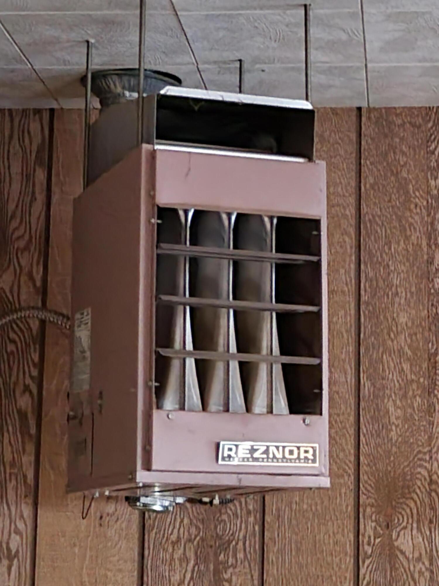 17411 Freight Rd Lane Klamath Falls, OR 97601 - Photo 16 of 19 Heater in Garge