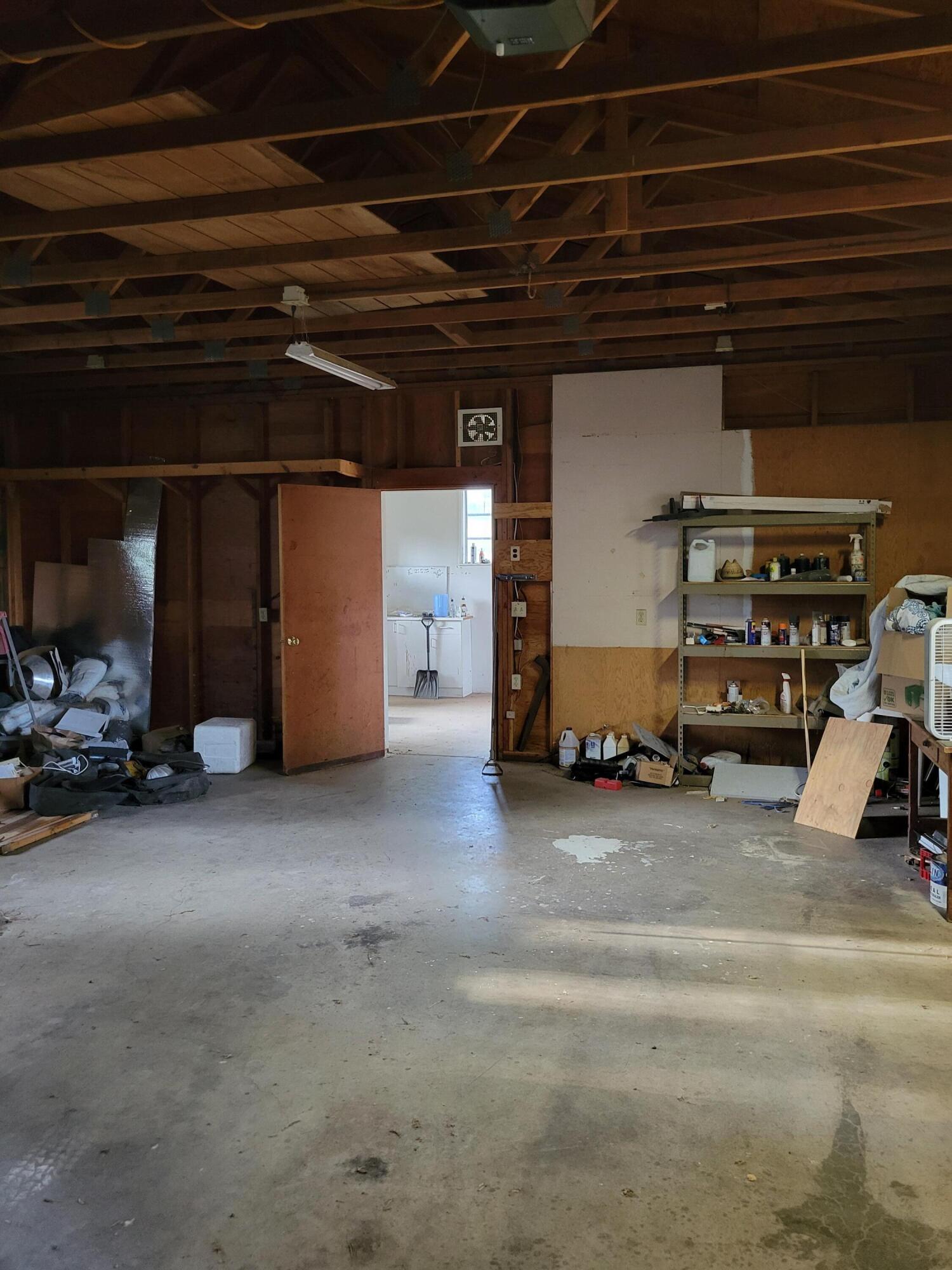 17411 Freight Rd Lane Klamath Falls, OR 97601 - Photo 7 of 19 Inside Shop