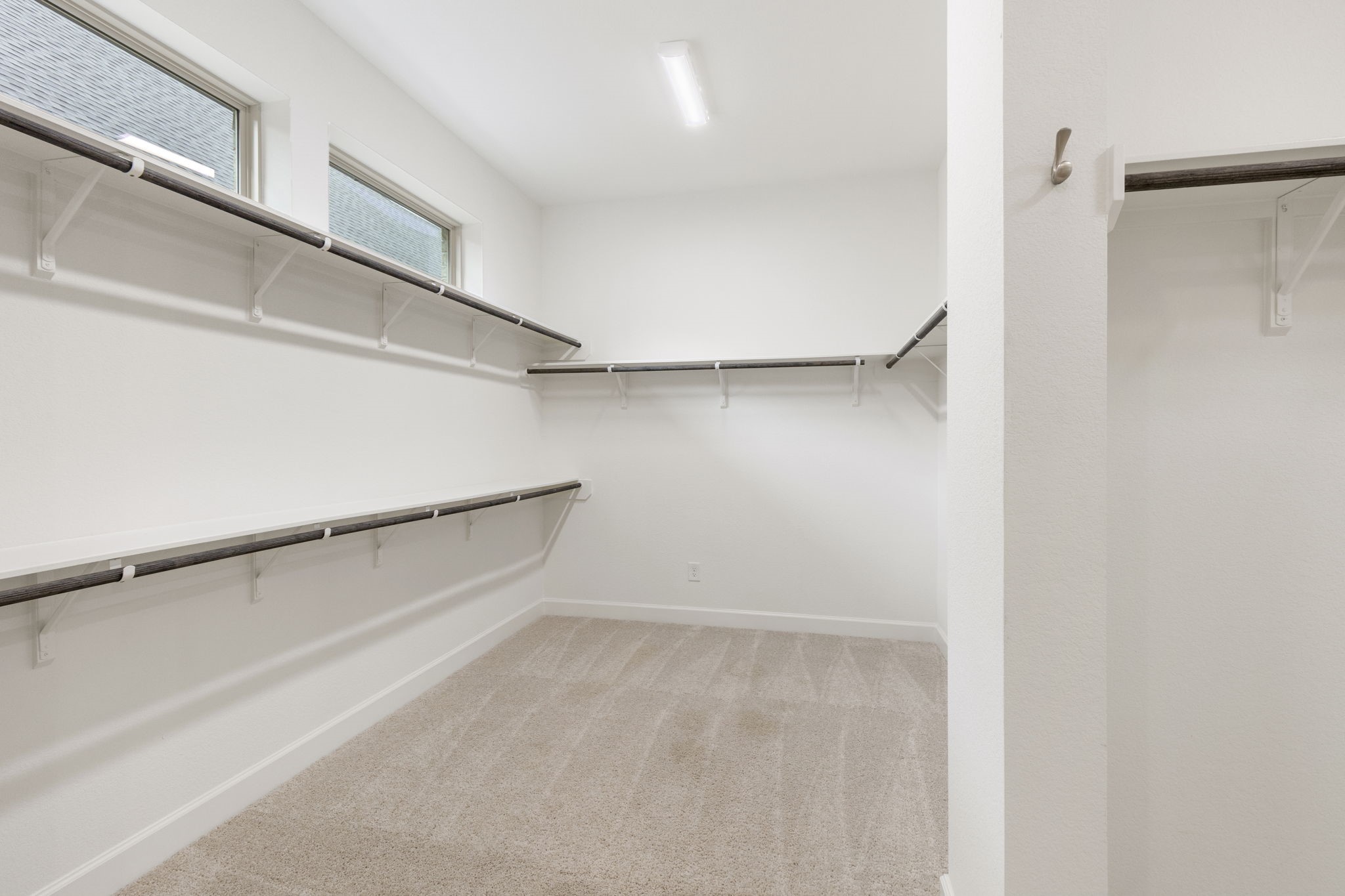 15834 Moran Meadow Street Conroe, TX 77302 - Photo 19 of 41 a view of an empty walk in closet