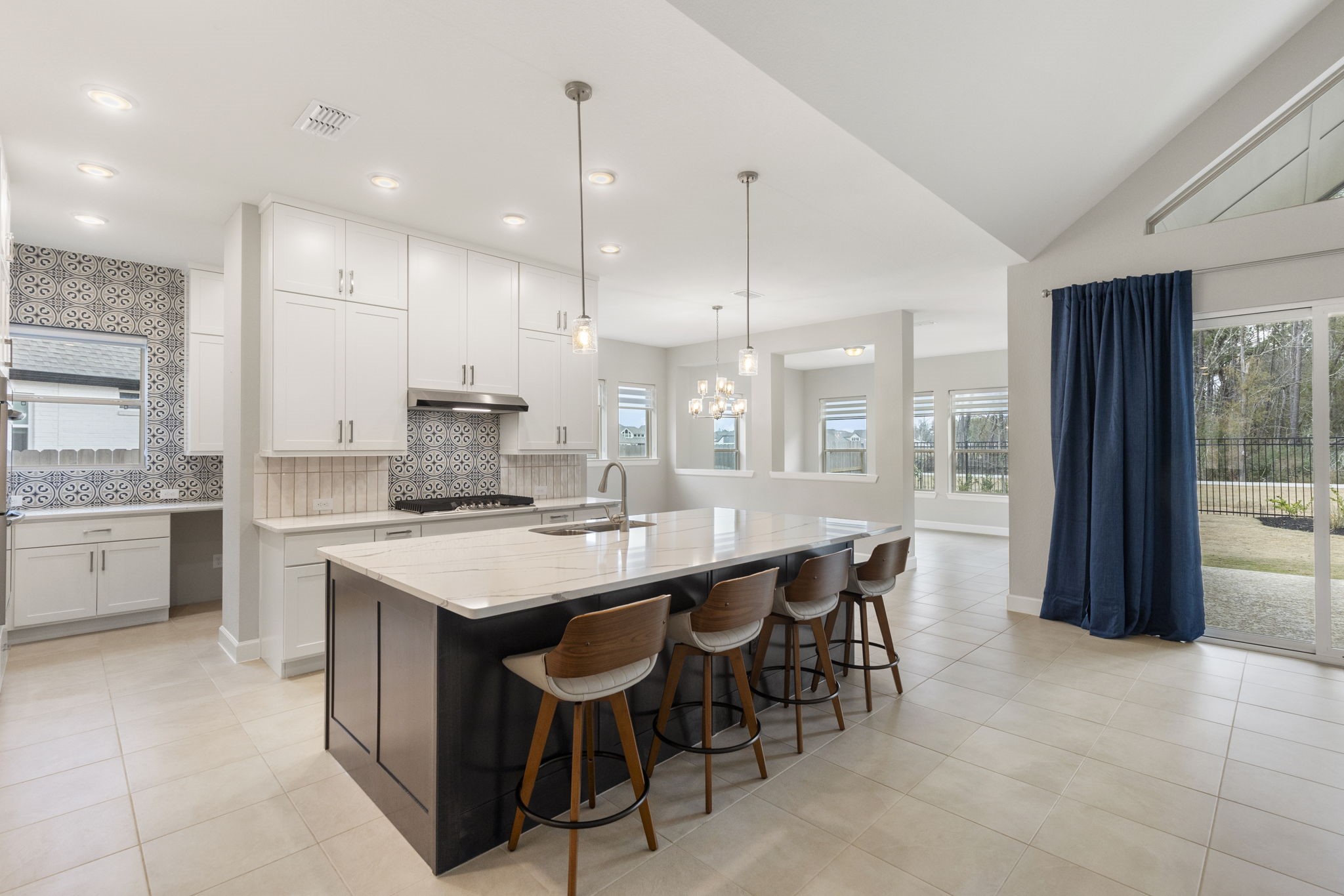 15834 Moran Meadow Street Conroe, TX 77302 - Photo 10 of 41 a large kitchen with a table and chairs