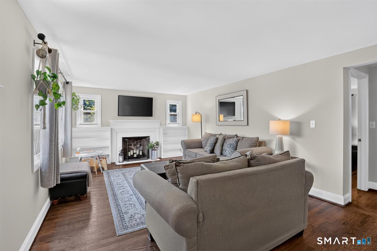 14 Gracewell Road Wethersfield, CT 06109 - Photo 5 of 30 Gallery Image 5