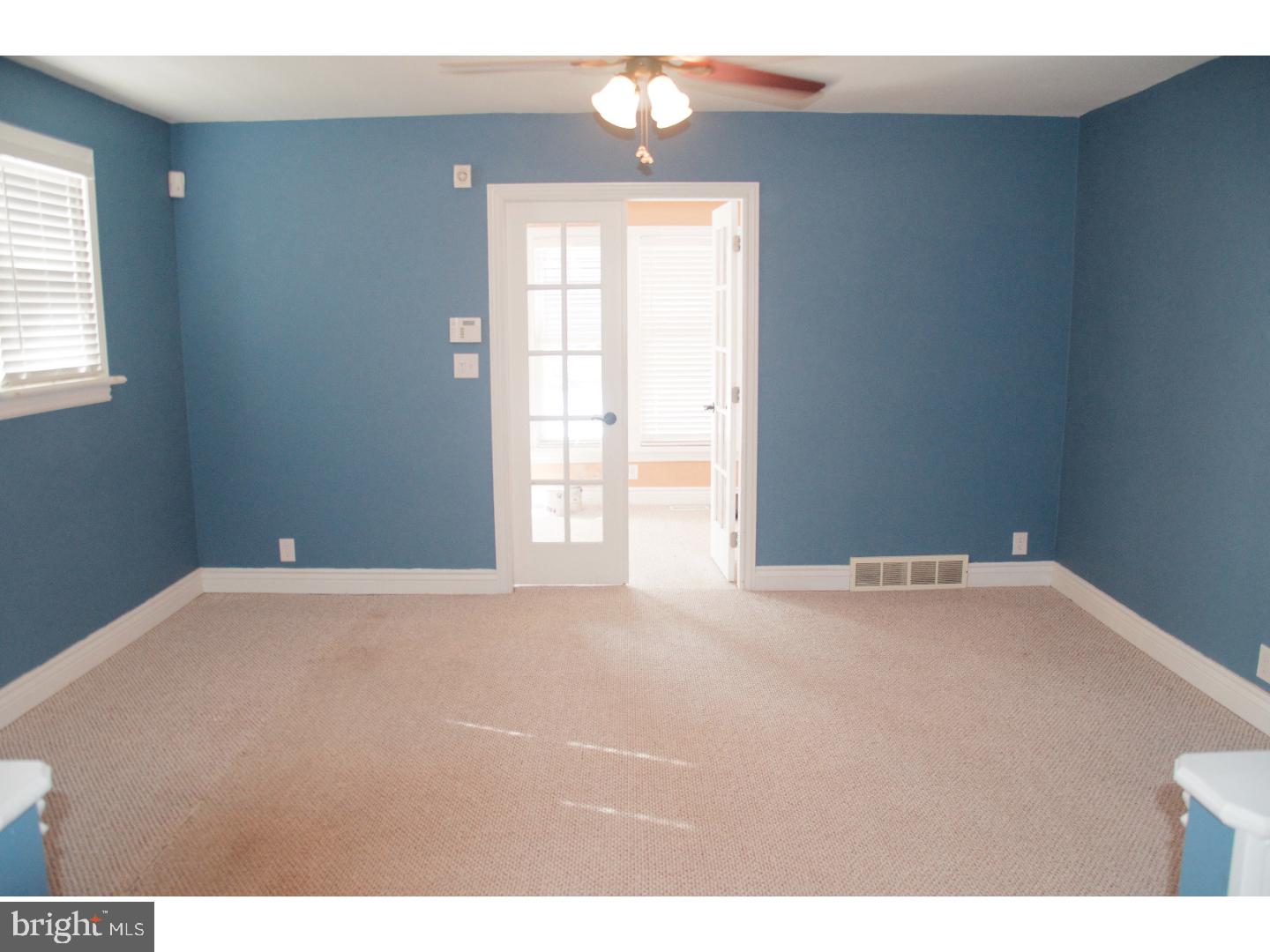 211 Haakon Road Brooklawn, NJ 08030 - Photo 5 of 13 Living Room
