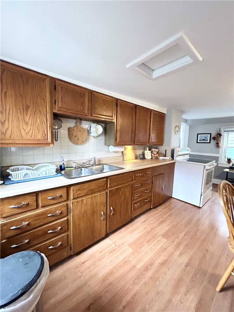 302 State Street Bristol, RI 02809 - Photo 10 of 22