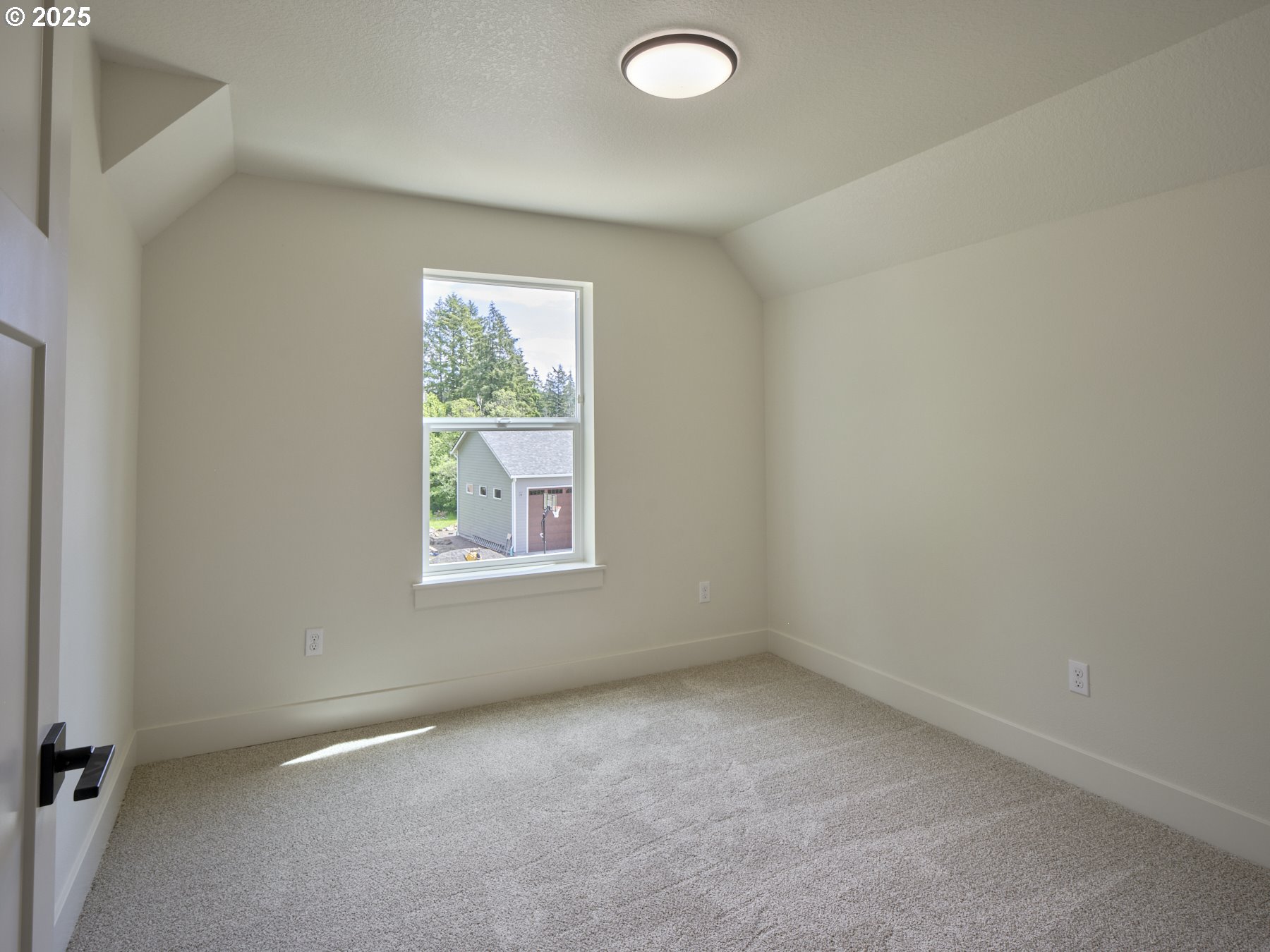 117 Witherbee Road Kelso, WA 98626 - Photo 37 of 47 Bedroom