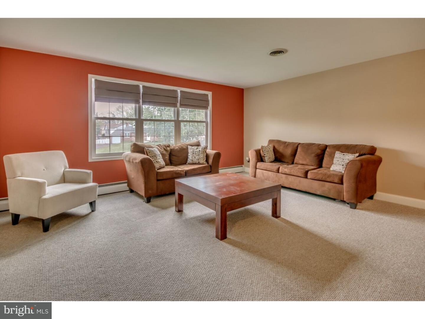 872 Stallion Road Warrington, PA 18976 - Photo 4 of 25 Living Room