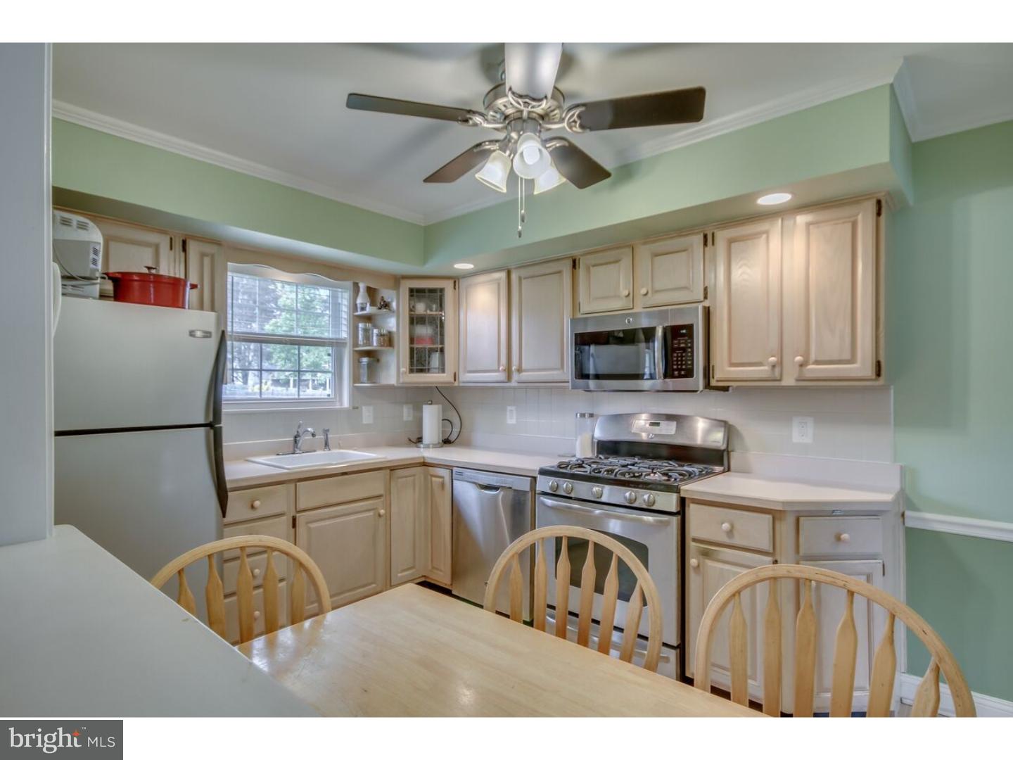 872 Stallion Road Warrington, PA 18976 - Photo 8 of 25 Kitchen
