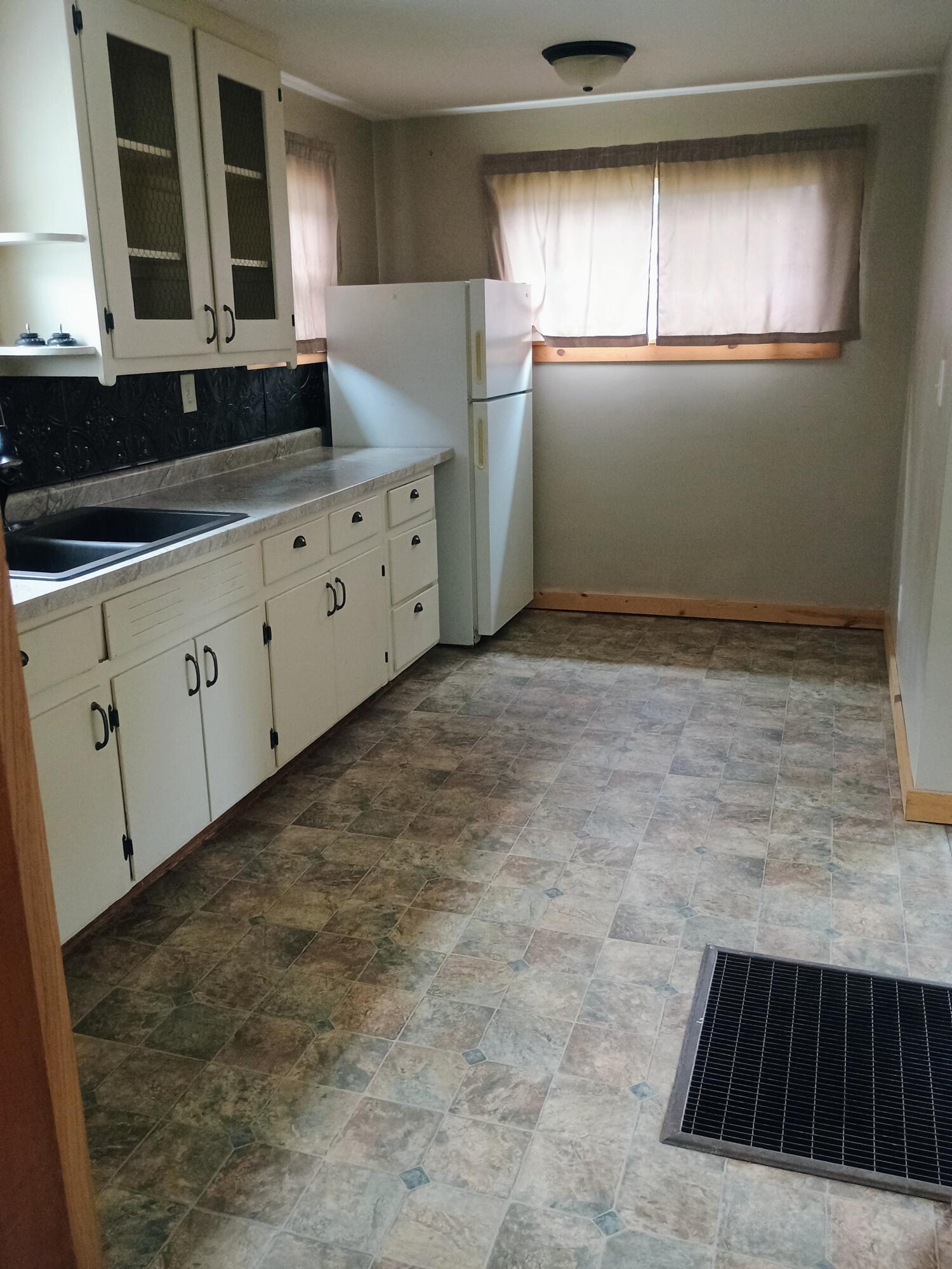 502 East Forrest Street Edmore, MI 48829 - Photo 8 of 21