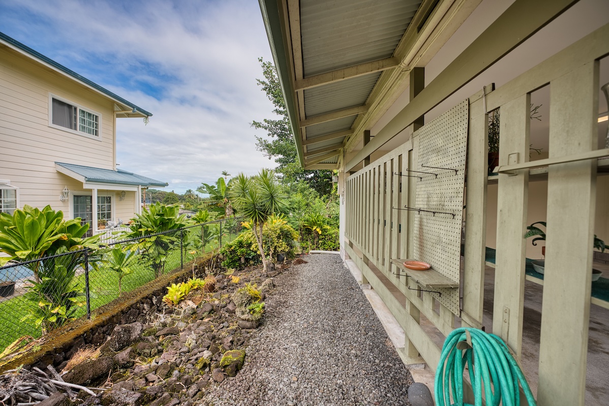 61 Pakalana Street Hilo, HI 96720 - Photo 24 of 30