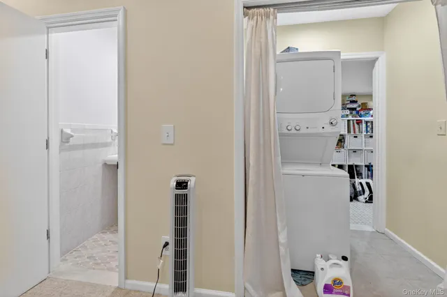 a view of a livingroom with furniture and livingroom