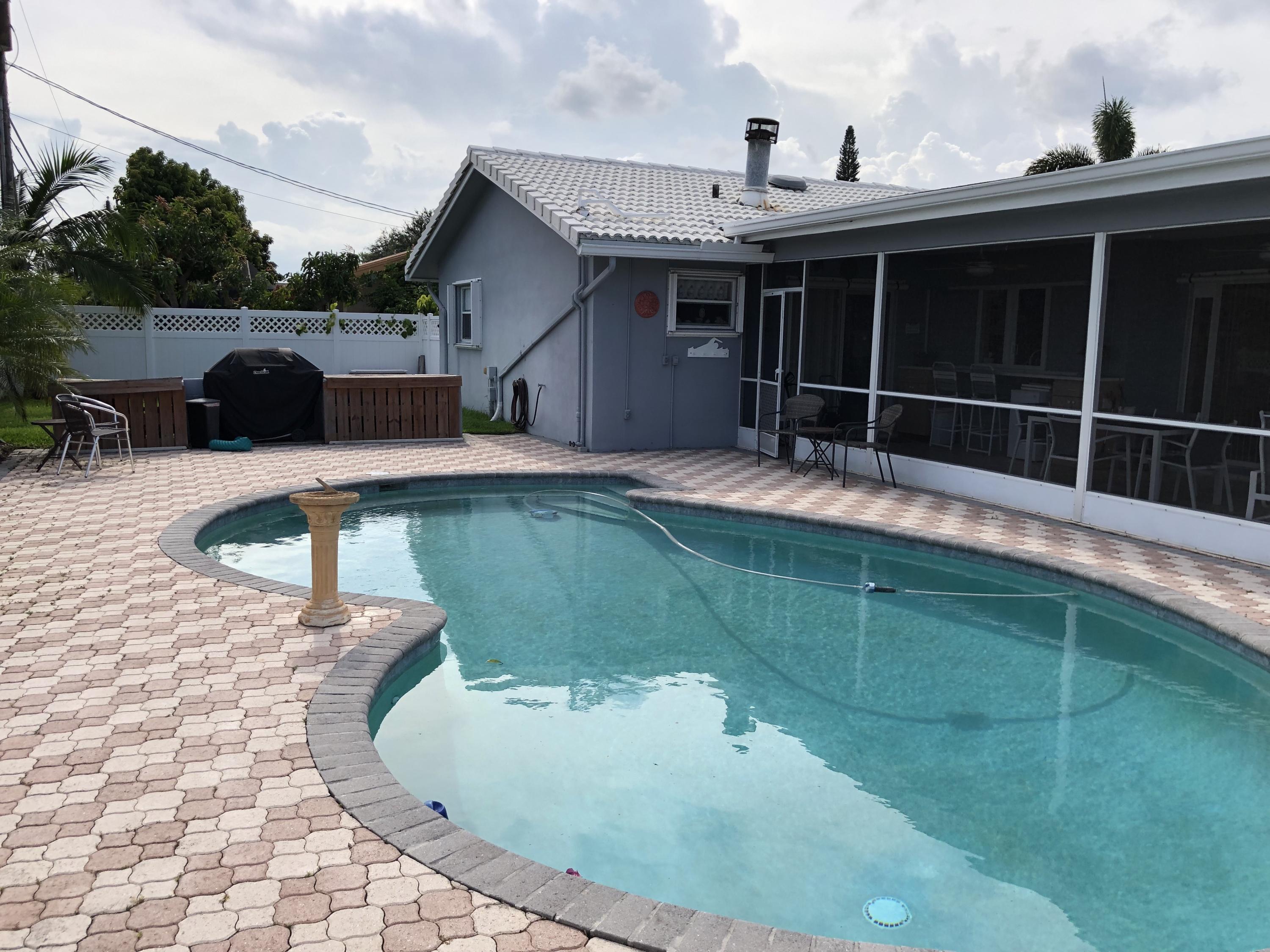 1560 Northwest 11th Street Boca Raton, FL 33486 - Photo 18 of 20 NGnBNcuZSmeOaB54R3oMJg