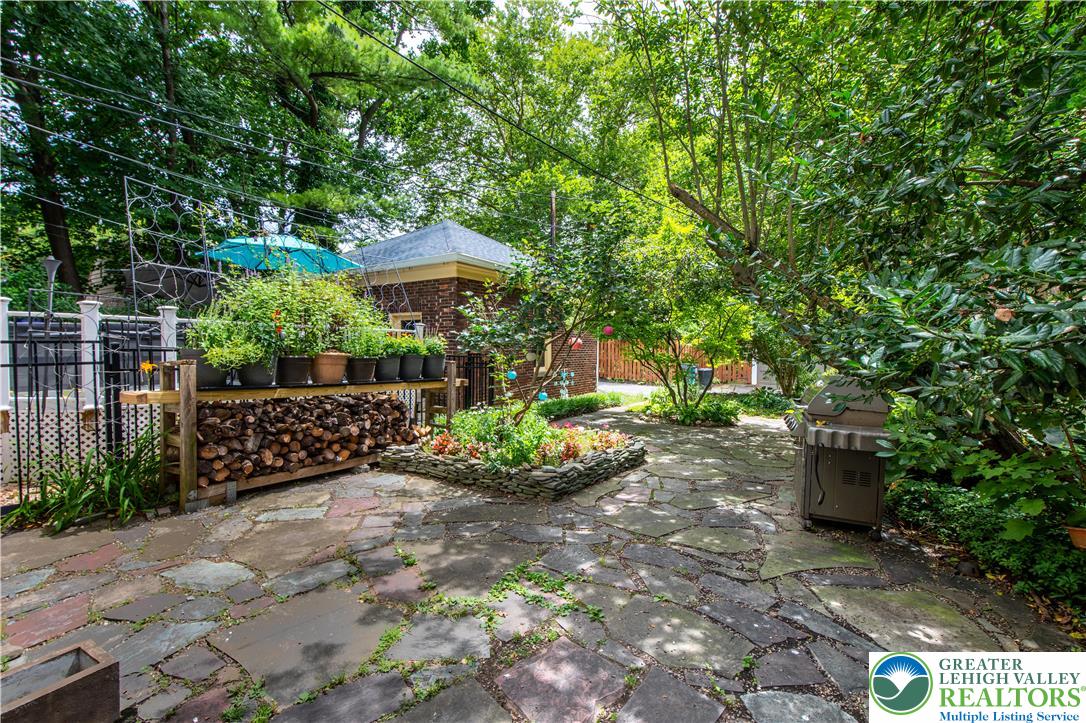 1722 Maple Street Bethlehem, PA 18017 - Photo 26 of 30 a backyard of a house with lots of green space