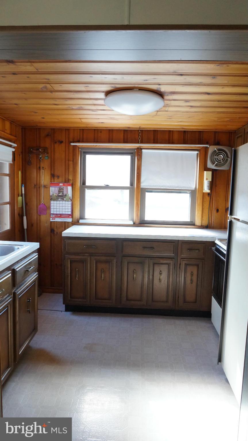 5571 Valley Road Berkeley Springs, WV 25411 - Photo 11 of 20 Kitchen