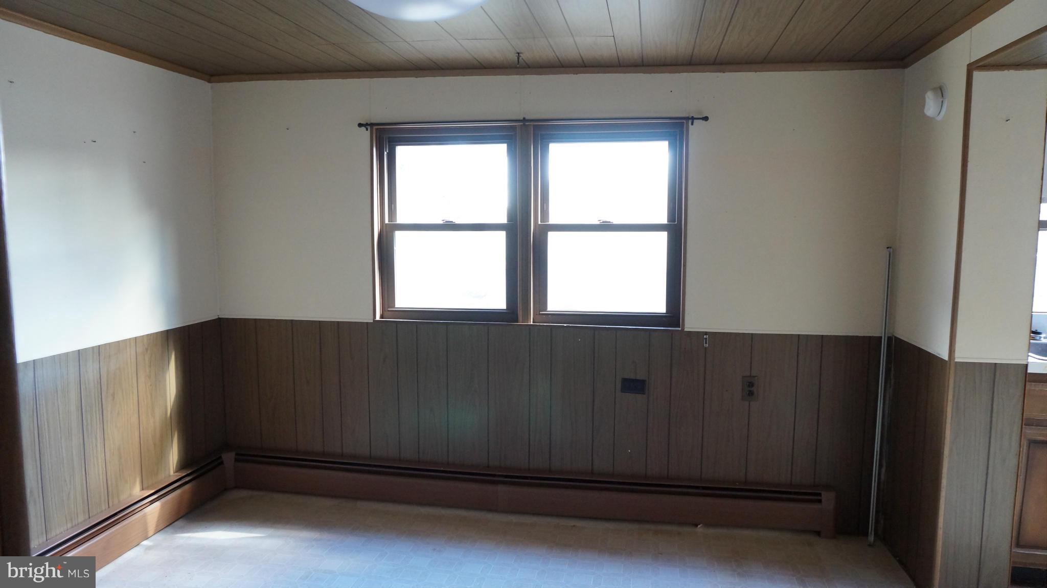 5571 Valley Road Berkeley Springs, WV 25411 - Photo 12 of 20 Dining Room