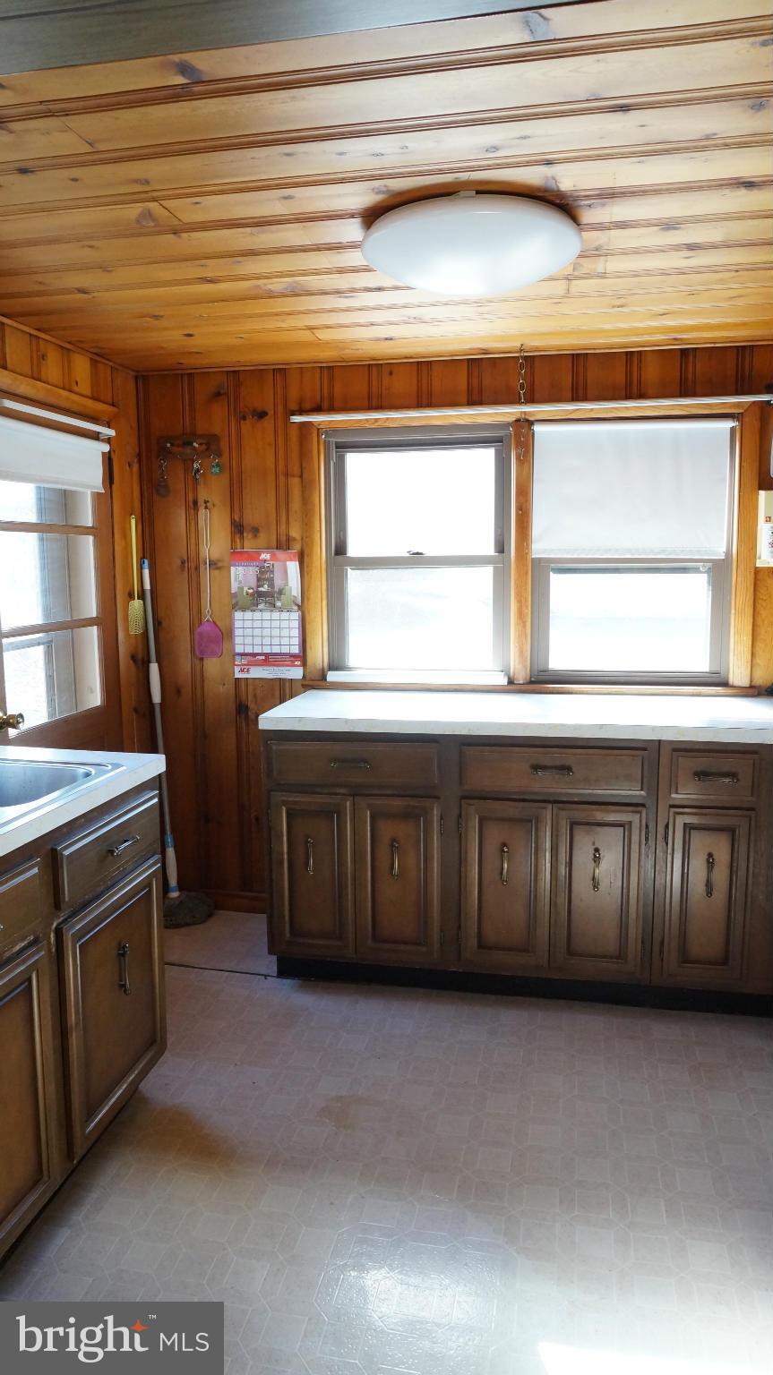 5571 Valley Road Berkeley Springs, WV 25411 - Photo 10 of 20 Kitchen