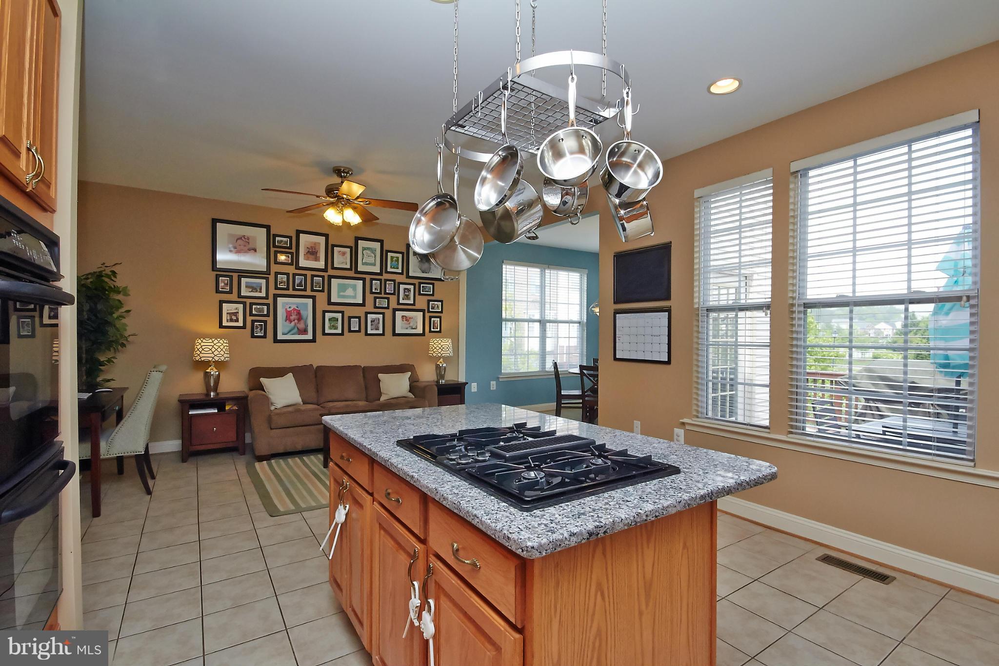 622 Springhouse Square Southeast Leesburg, VA 20175 - Photo 12 of 29 Kitchen