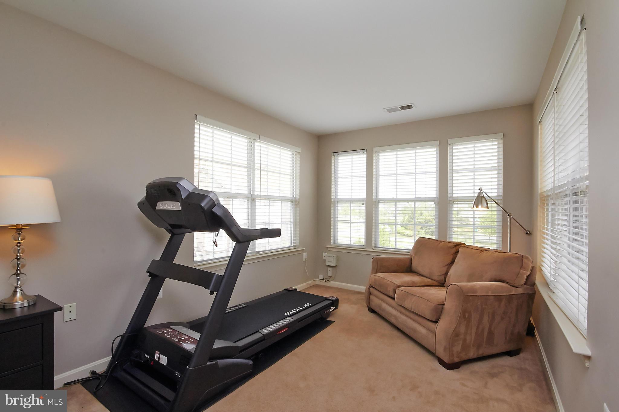 622 Springhouse Square Southeast Leesburg, VA 20175 - Photo 15 of 29 Master bedroom bump-out