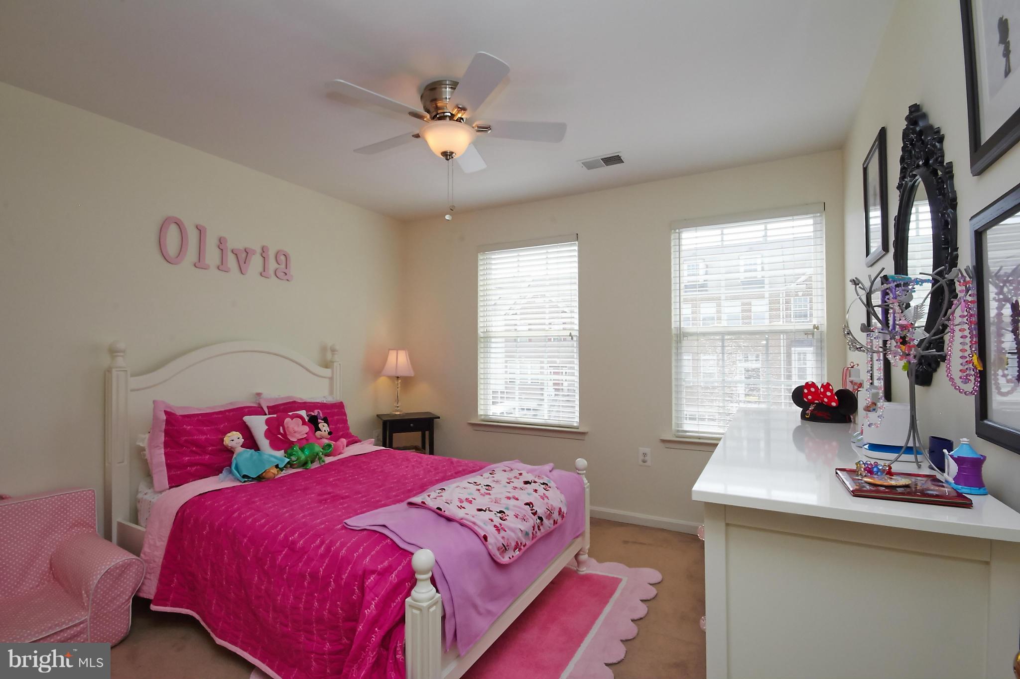622 Springhouse Square Southeast Leesburg, VA 20175 - Photo 17 of 29 Bedroom