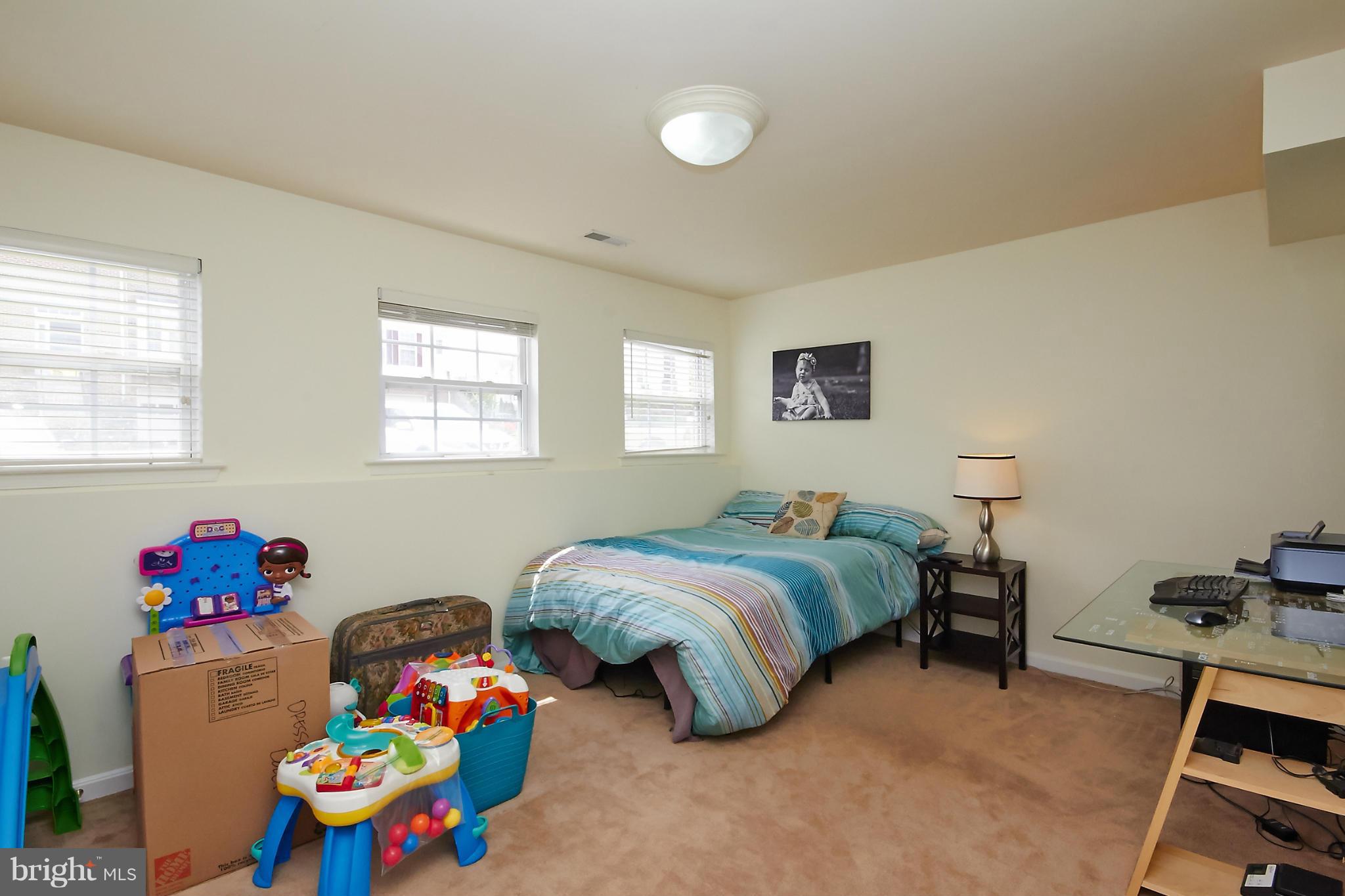 622 Springhouse Square Southeast Leesburg, VA 20175 - Photo 23 of 29 Basement bedroom
