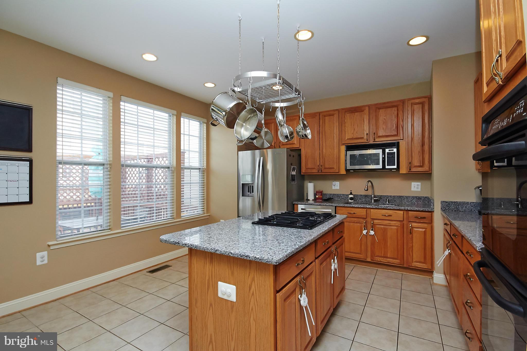 622 Springhouse Square Southeast Leesburg, VA 20175 - Photo 10 of 29 Kitchen