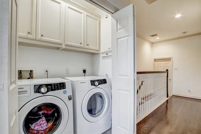 a view of entryway with washer and dryer