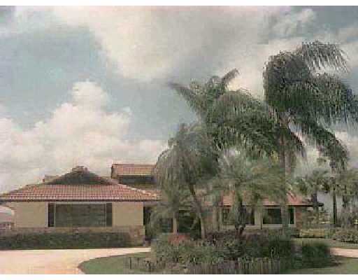 a view of multiple houses with a yard
