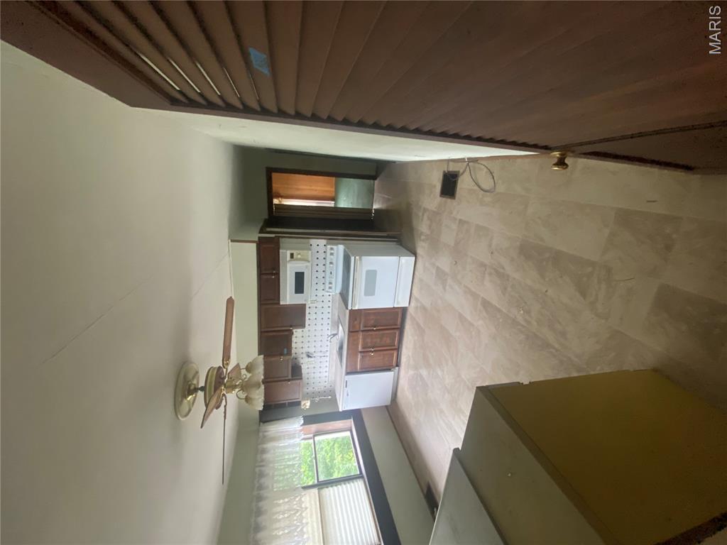 15000 Sinks Road Florissant, MO 63034 - Photo 9 of 30