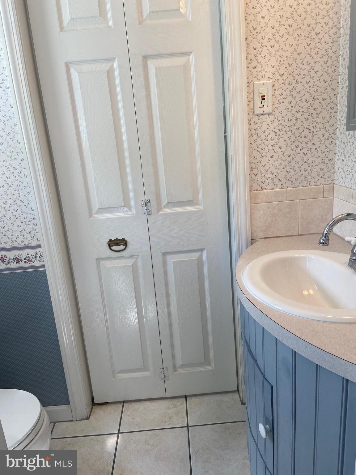 603 Aintree Road Hatboro, PA 19040 - Photo 11 of 24 Cheery powder room