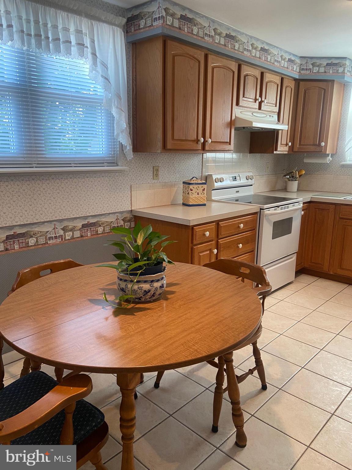 603 Aintree Road Hatboro, PA 19040 - Photo 6 of 24 Spacious eat-in kitchen with plenty of cabinets