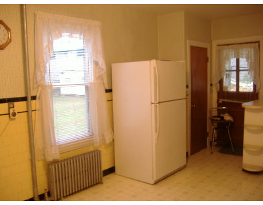 39 Raymond Street Worcester, MA 01607 - Photo 5 of 28 Gallery Image 5