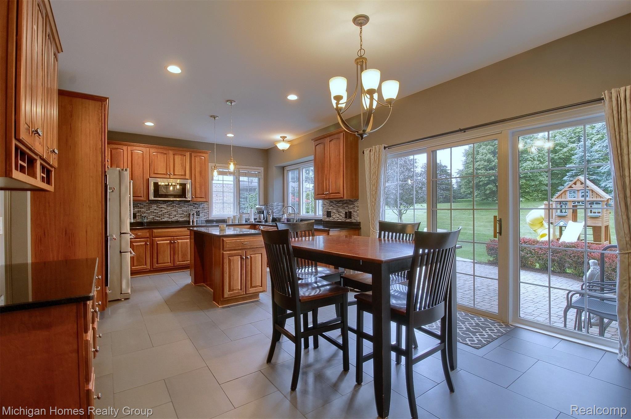 1206 Welland Drive Rochester, MI 48306 - Photo 13 of 38 13-Breakfast Nook.jpg