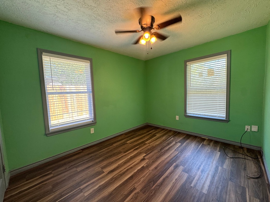 5846 Westover Street Houston, TX 77033 - Photo 5 of 12