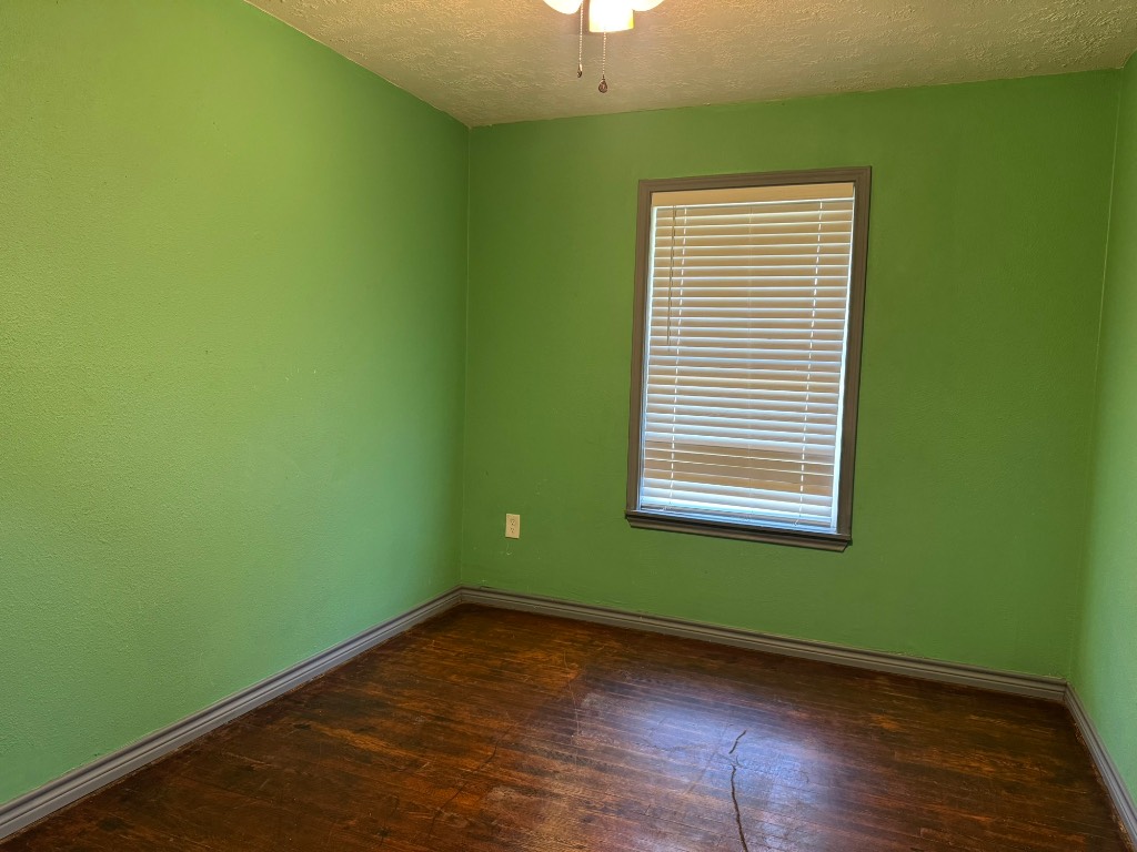 5846 Westover Street Houston, TX 77033 - Photo 6 of 12