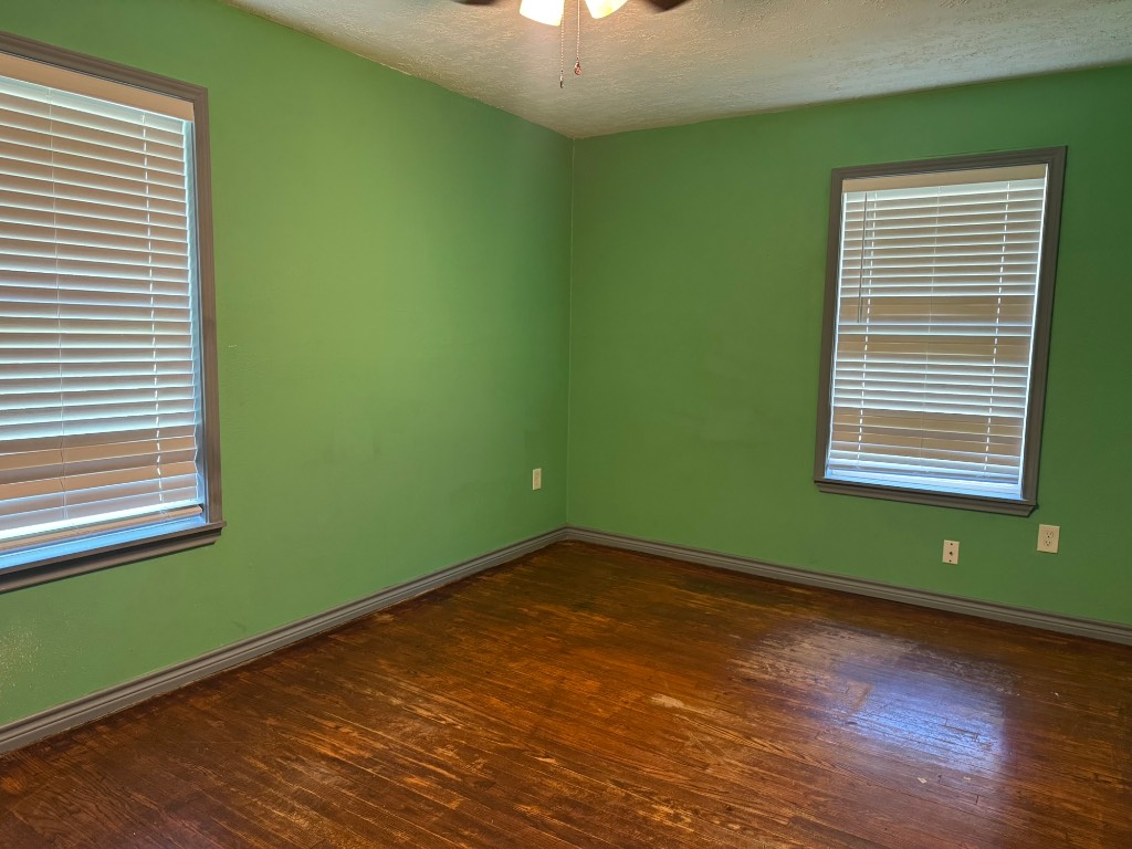 5846 Westover Street Houston, TX 77033 - Photo 8 of 12