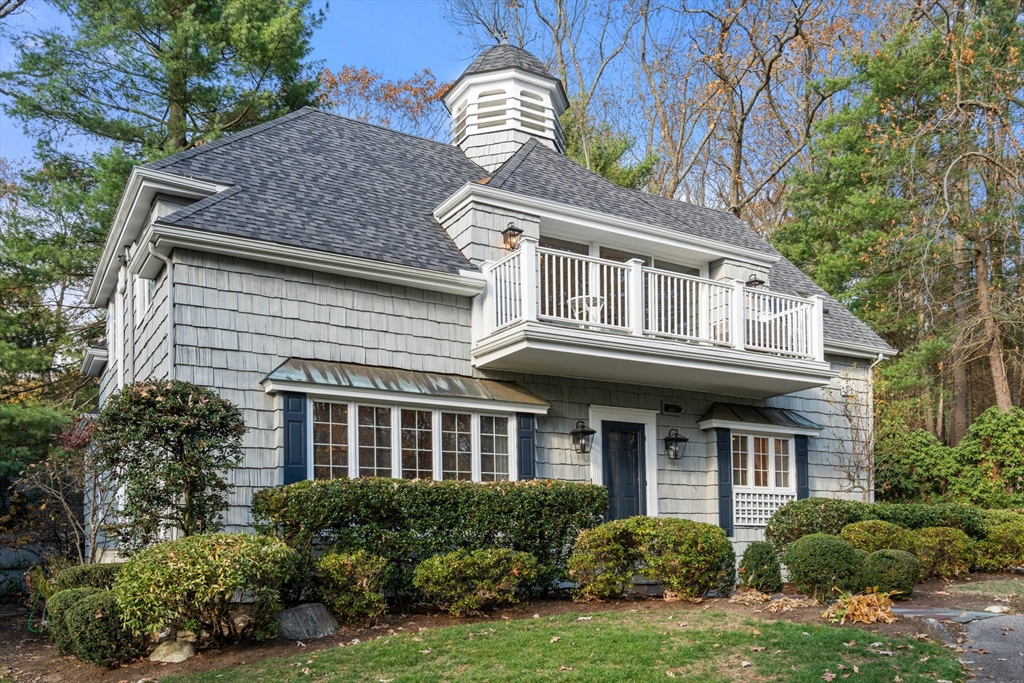 86 Abbott Road Wellesley, MA 02481 - Photo 3 of 40