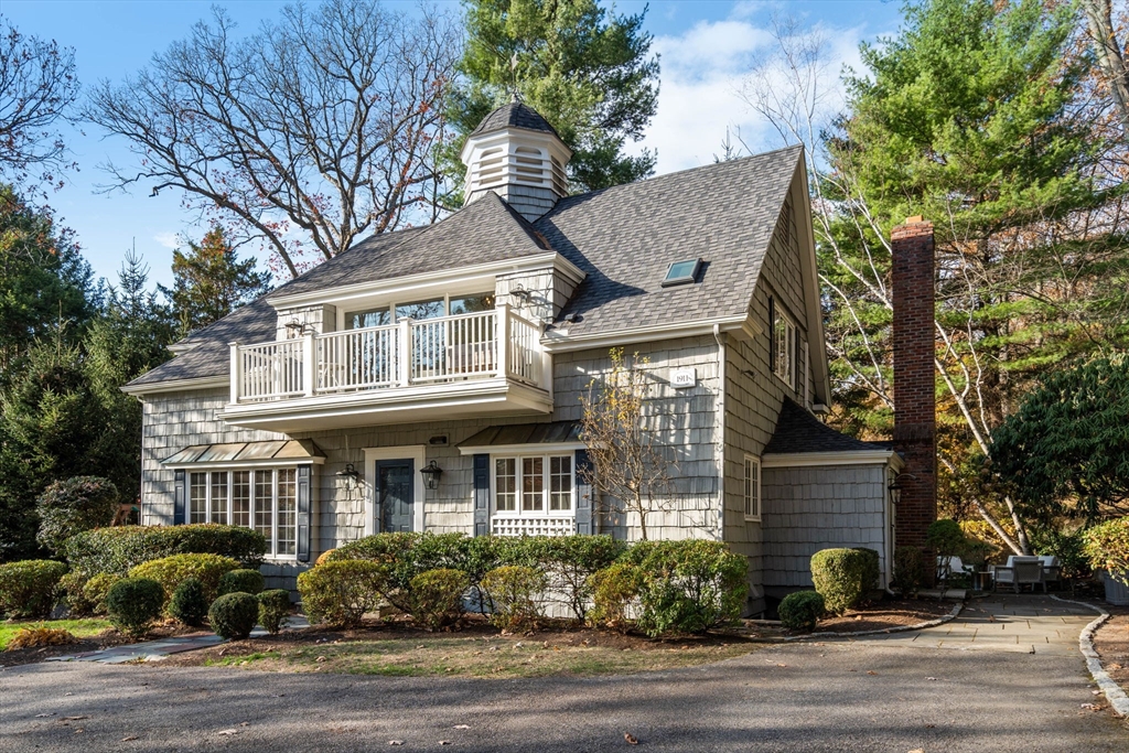 86 Abbott Road Wellesley, MA 02481 - Photo 4 of 40